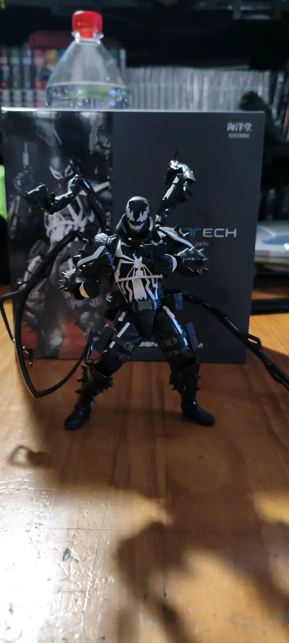 Figura de acción agente Venom + bonus