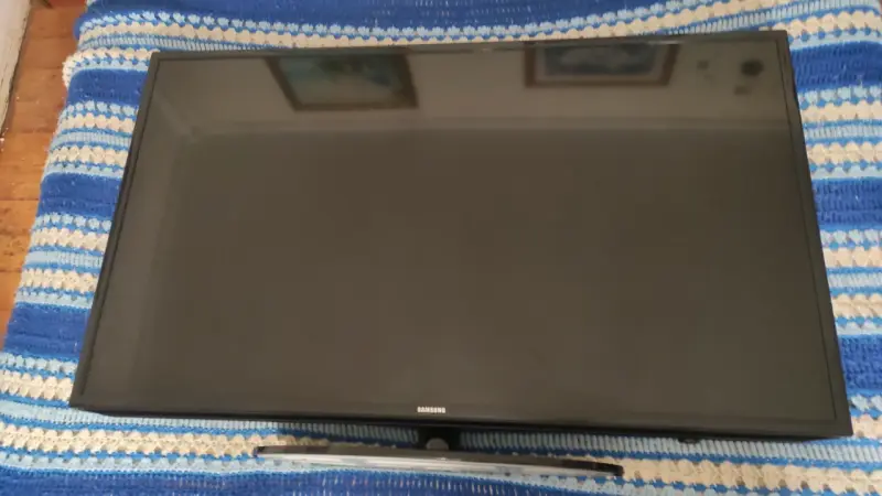 Televisor Samsung led Smart tv 50" - 2