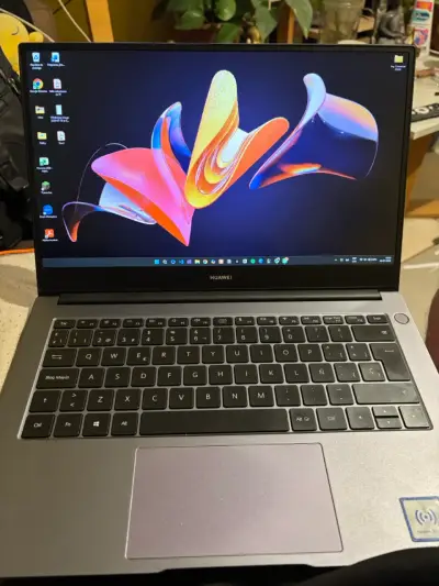 Laptop Huawei MateBook D14 en buen estado - miniatura 2