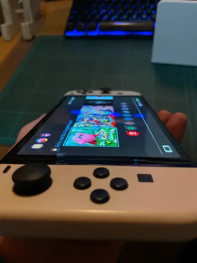 Nintendo Switch OLED - miniatura 2