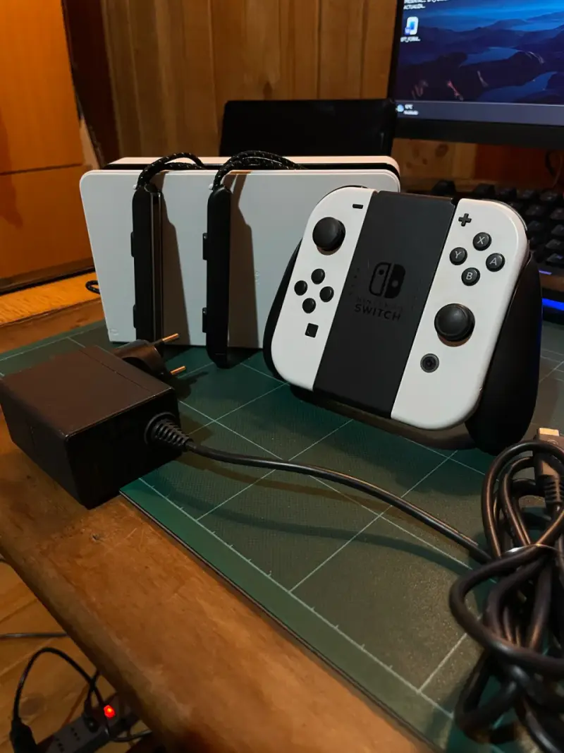 Nintendo Switch OLED - 4