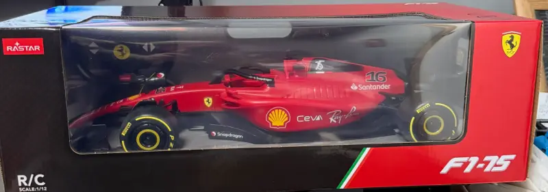 Auto a control remoto Ferrari F1 rojo con mando - 3