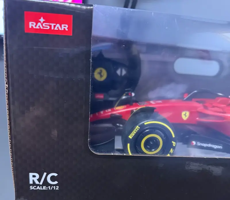 Auto a control remoto Ferrari F1 rojo con mando - 4