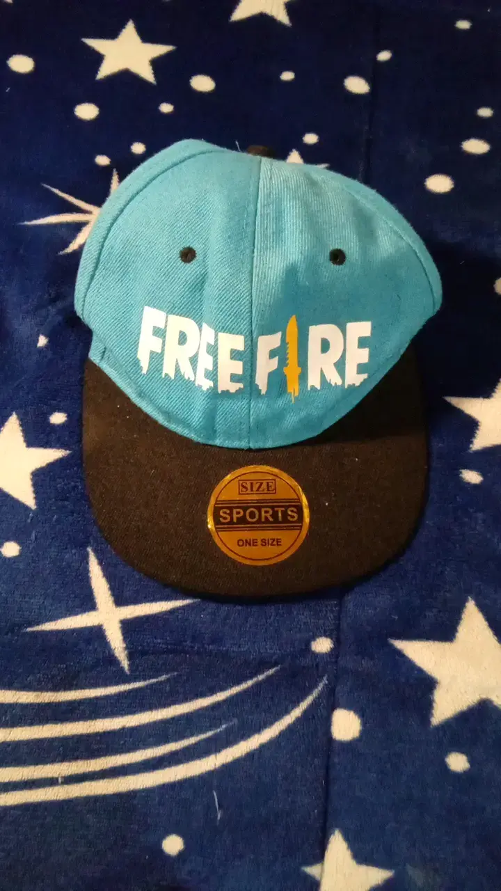 Gorra Free Fire azul y negra unisex