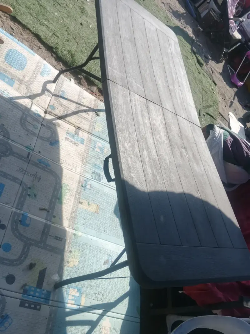 Mesa plegable de plástico para exteriores - 1