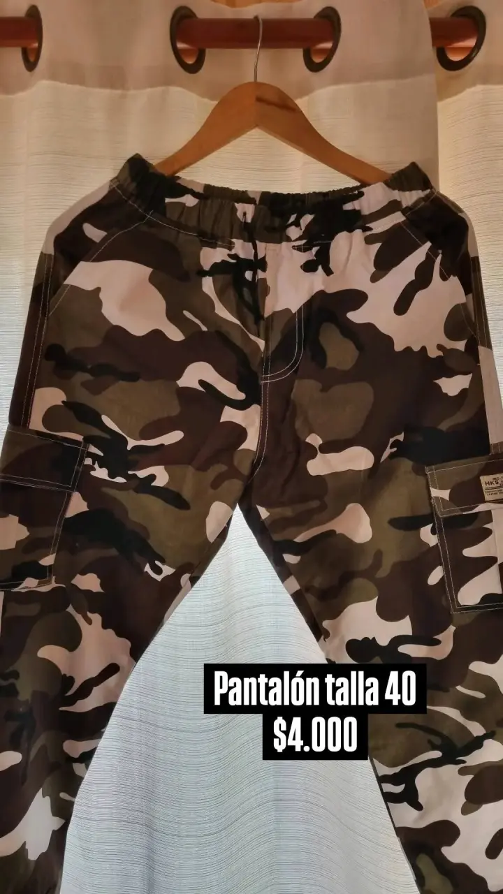 Pantalón cargo camuflado talla 40