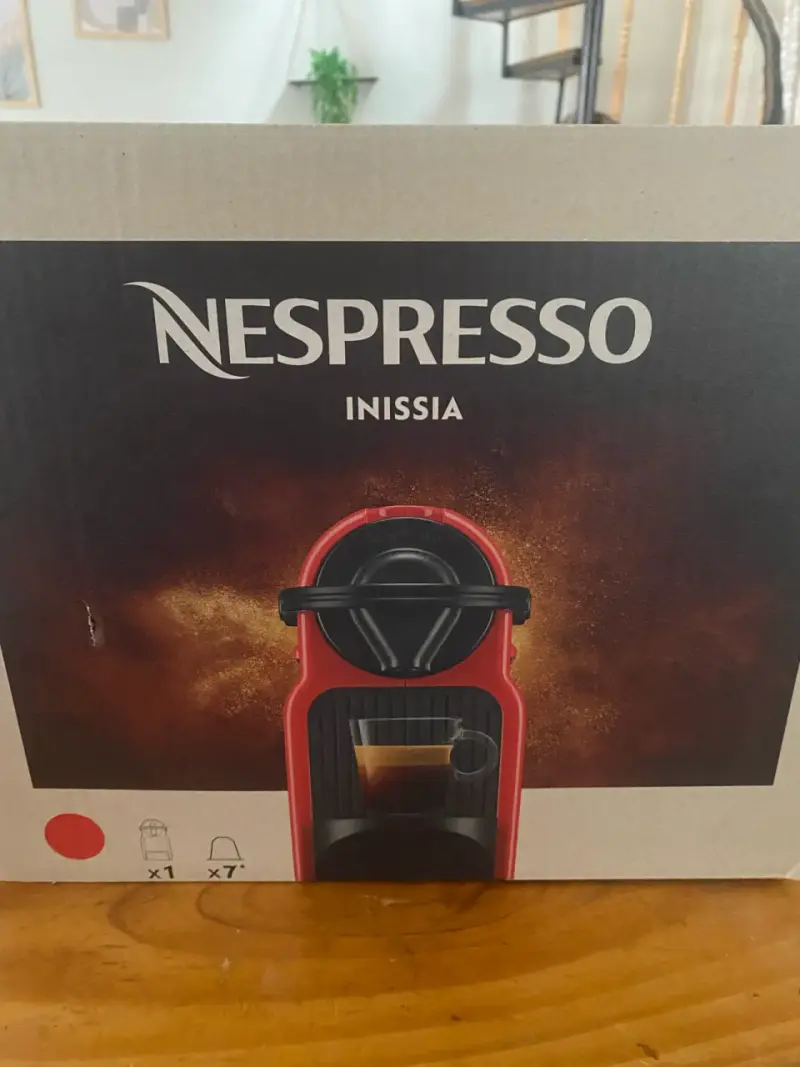 Cafetera Nespresso Inissia Roja Compacta - 2