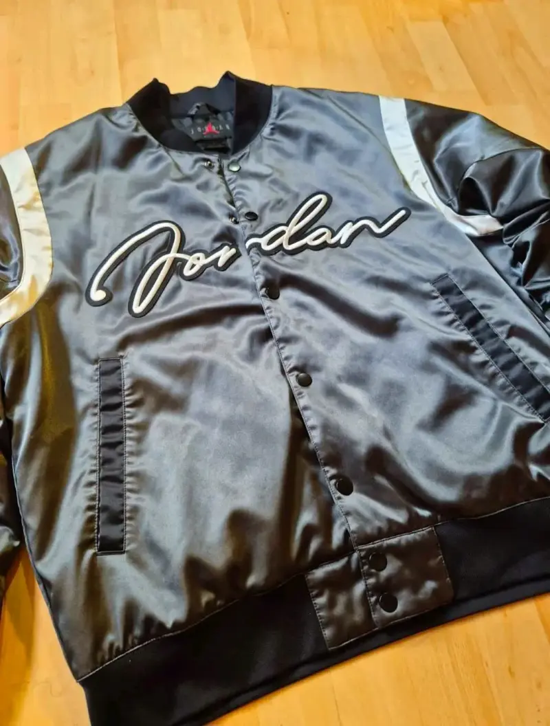 Chaqueta bomber Jordan gris y negra - 2