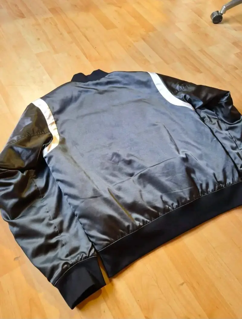 Chaqueta bomber Jordan gris y negra - 4