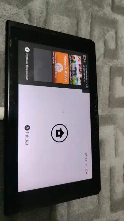 Consola de videojuegos portátil en buen estado - miniatura 2
