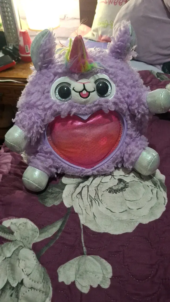Peluche unicornio morado con corazón brillante - 1
