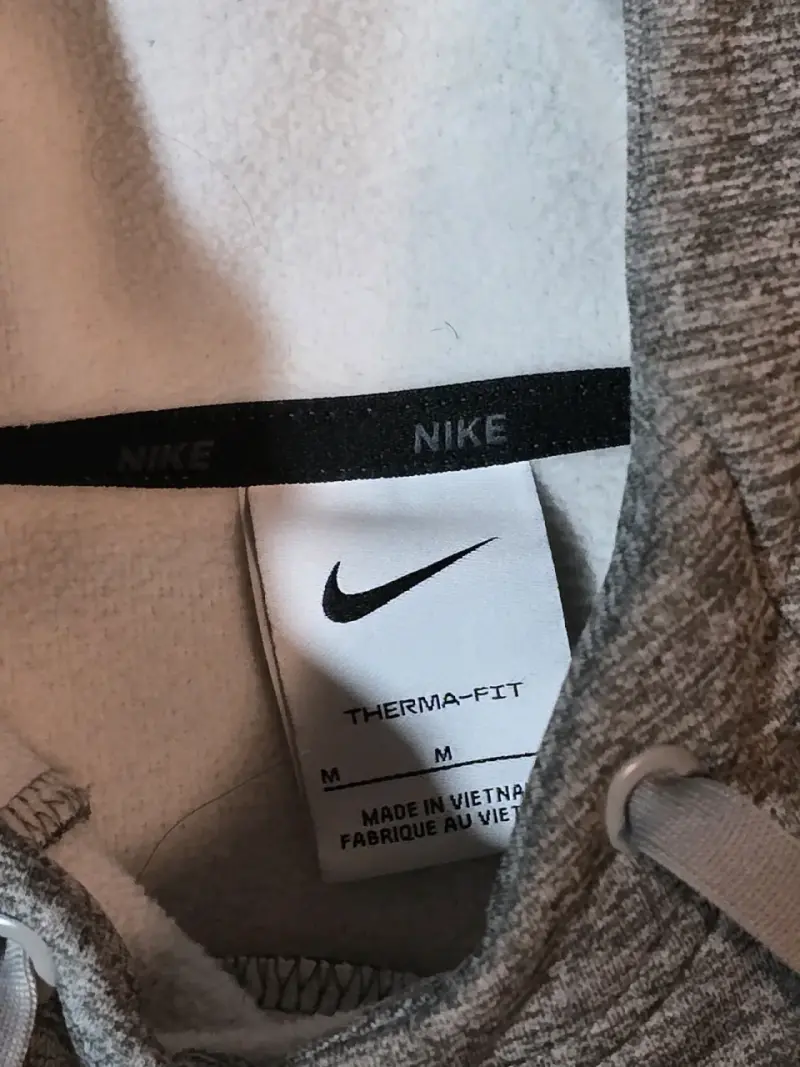 Polerón con capucha gris Nike con logo amarillo - 4