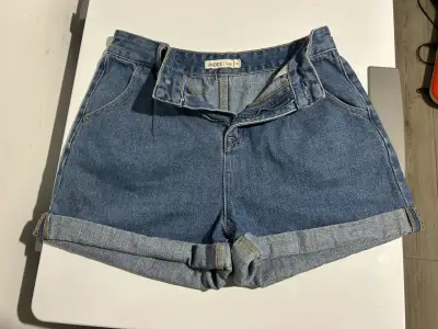 Short de jeans estilo Mom - miniatura 1