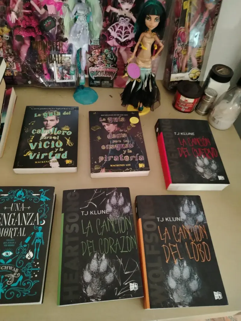 Colección de libros variados en 10000 C/U - 2