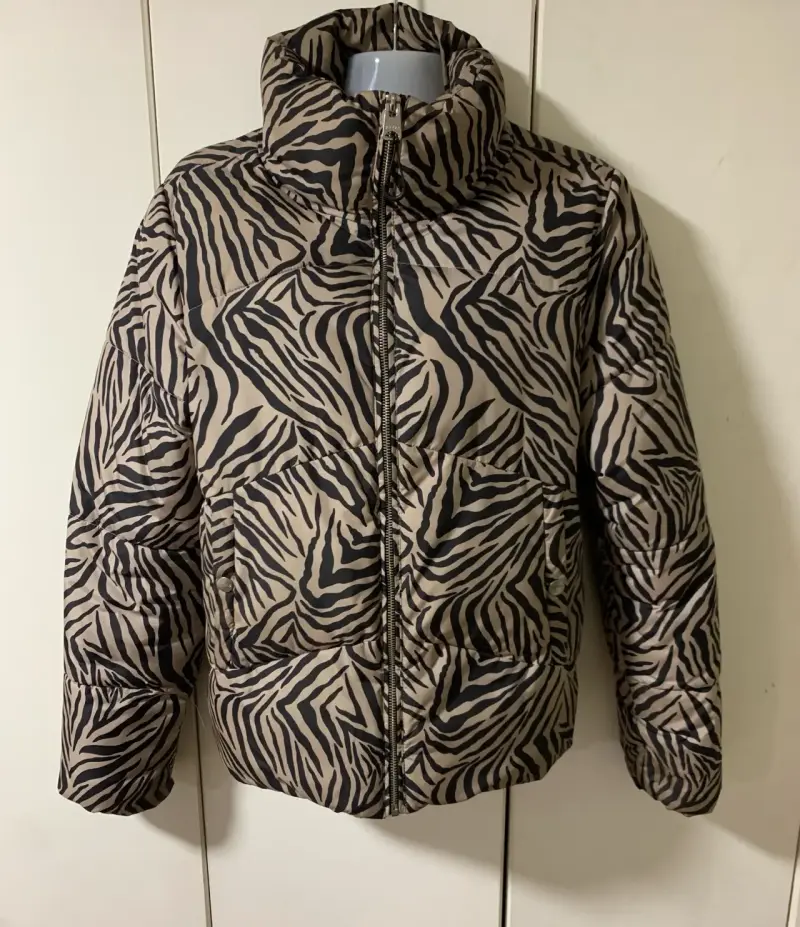 Chaqueta acolchada con estampado animal print - 1