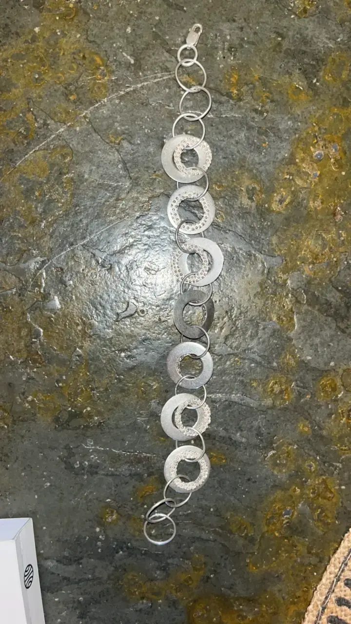 Pulsera de plata con diseño circular - 2