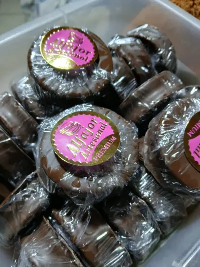 Alfajores artesanales rellenos con manjar - miniatura 1