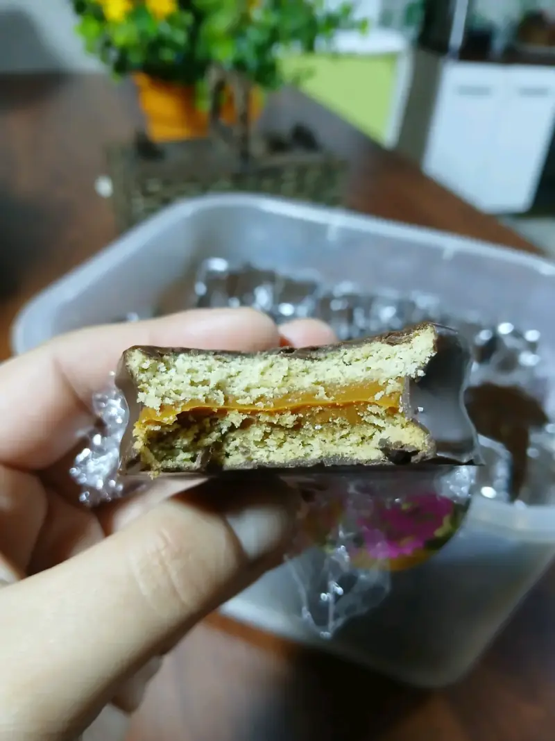 Alfajores artesanales rellenos con manjar - 2