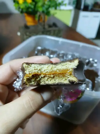 Alfajores artesanales rellenos con manjar - miniatura 2