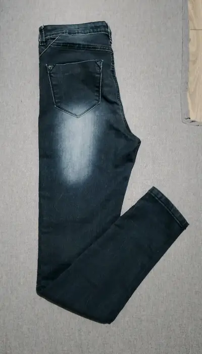 Jeans oscuros para mujer en buen estado - miniatura 2