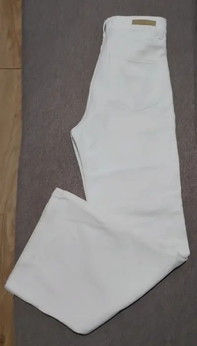 Jeans blancos de mujer en buen estado - miniatura 2