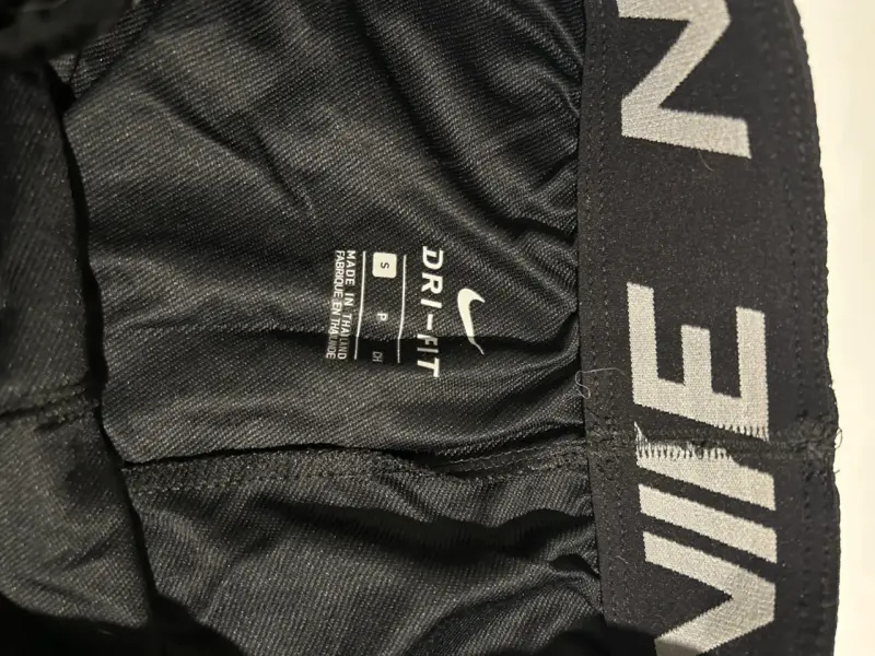 Shorts deportivos Nike negros - 2