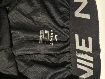 Shorts deportivos Nike negros - miniatura 2
