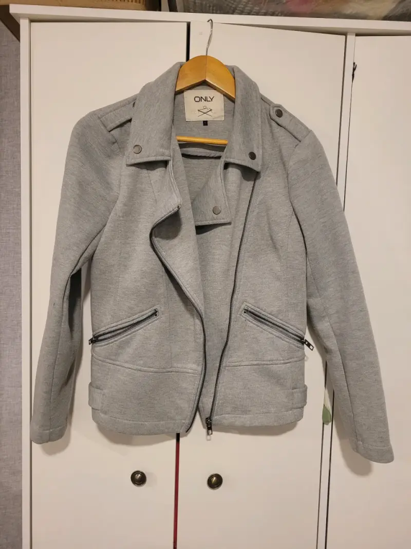 Chaqueta gris de mujer marca Only - 3