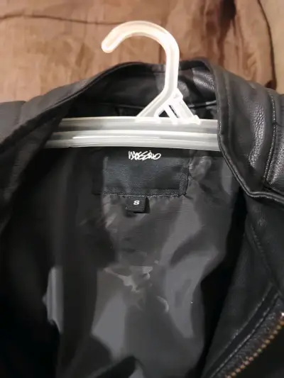 Chaqueta de cuero negra mossimo para hombre - miniatura 5
