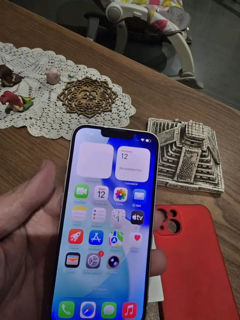 iPhone 13 - 1