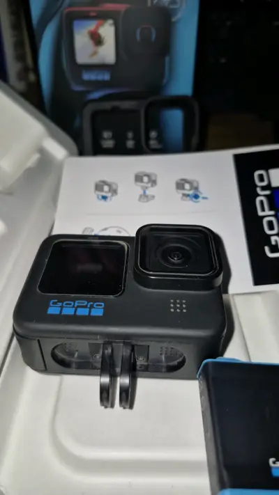 Cámara GoPro Hero 10 Black con accesorios - miniatura 1