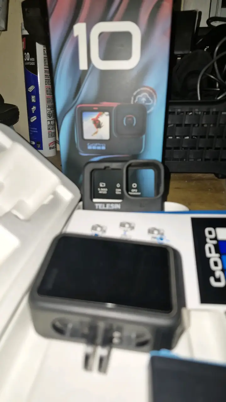 Cámara GoPro Hero 10 Black con accesorios - 2