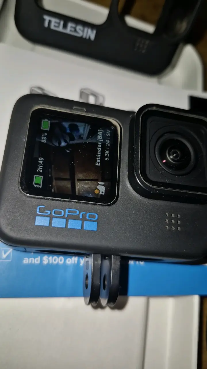 Cámara GoPro Hero 10 Black con accesorios - 6