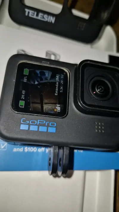 Cámara GoPro Hero 10 Black con accesorios - miniatura 6