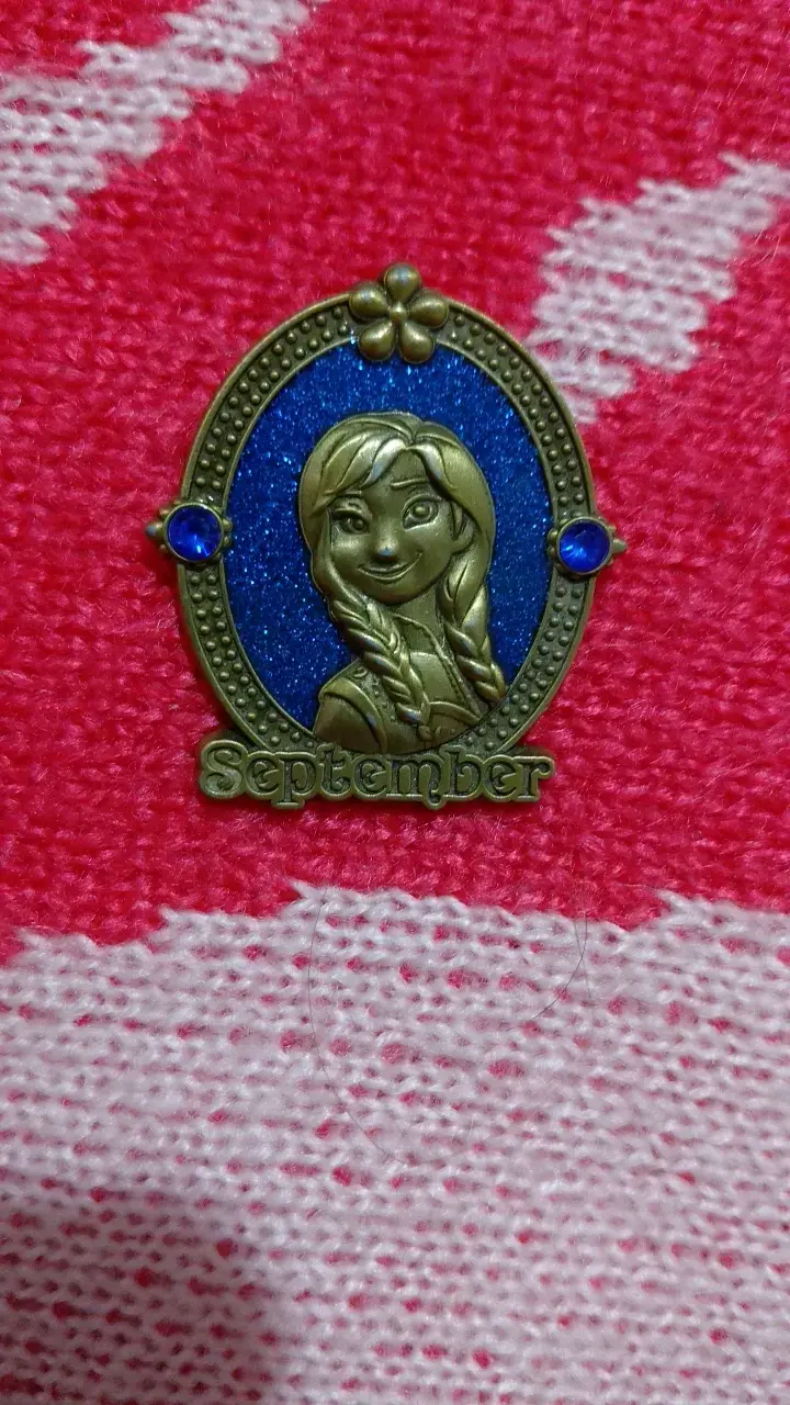 Pin decorativo de personaje septiembre - 1