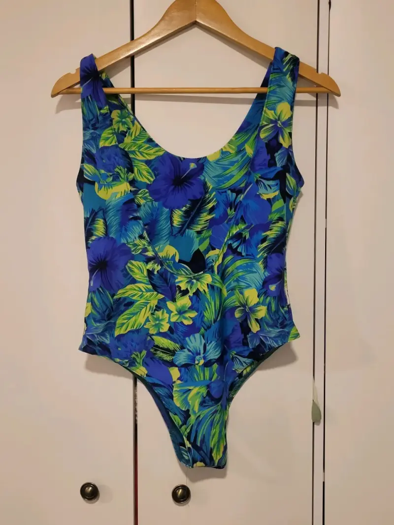 Traje de baño floral azul y verde - 1