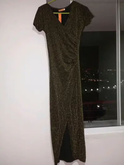 Vestido de fiesta dorado con brillo - miniatura 1