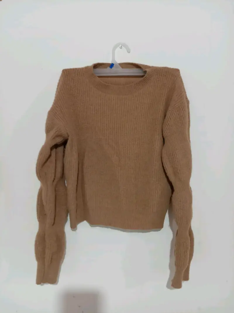 Suéter de lana color beige para mujer