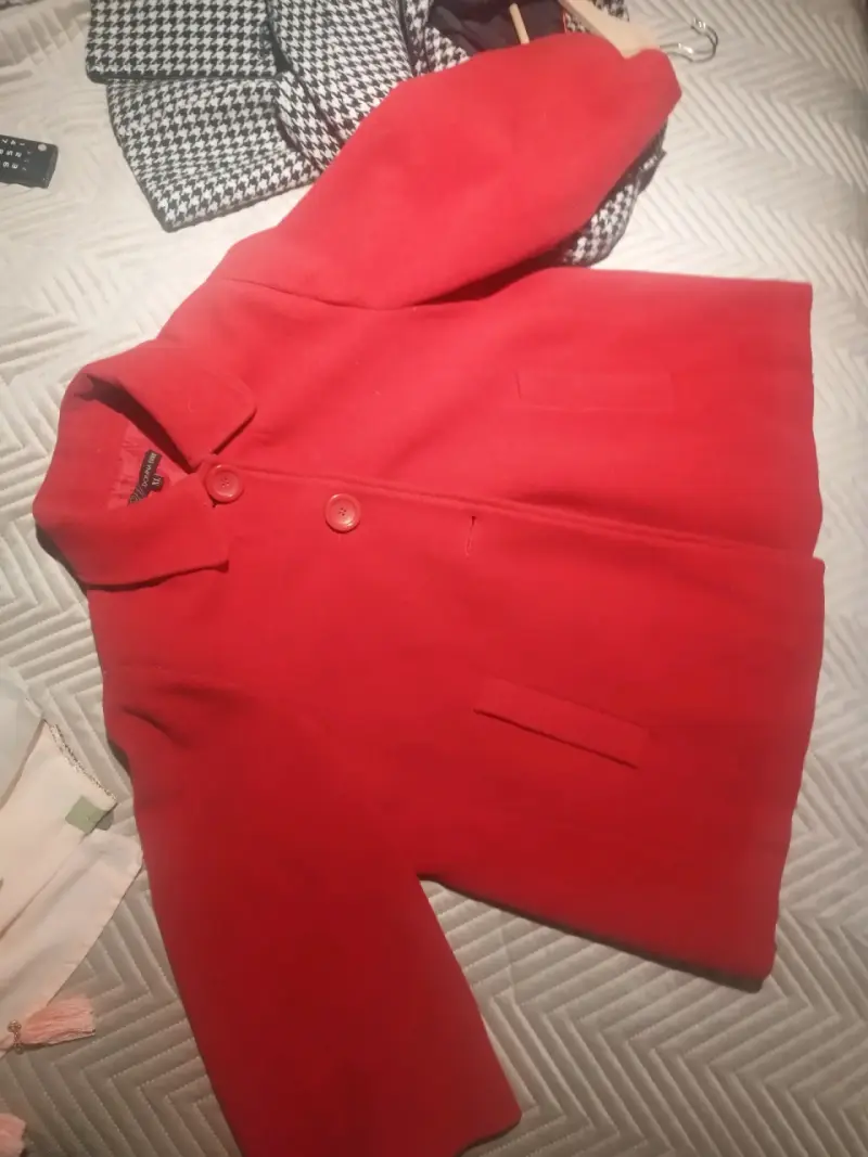 Abrigo rojo de lana para mujer