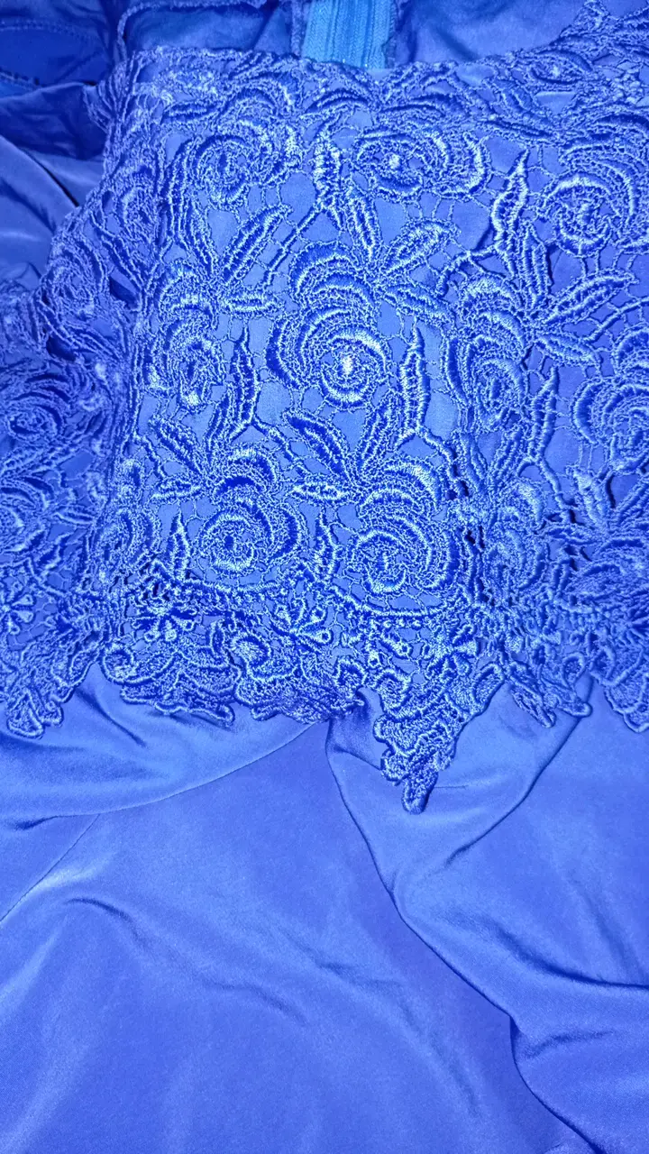 Vestido azul con encaje floral - 2