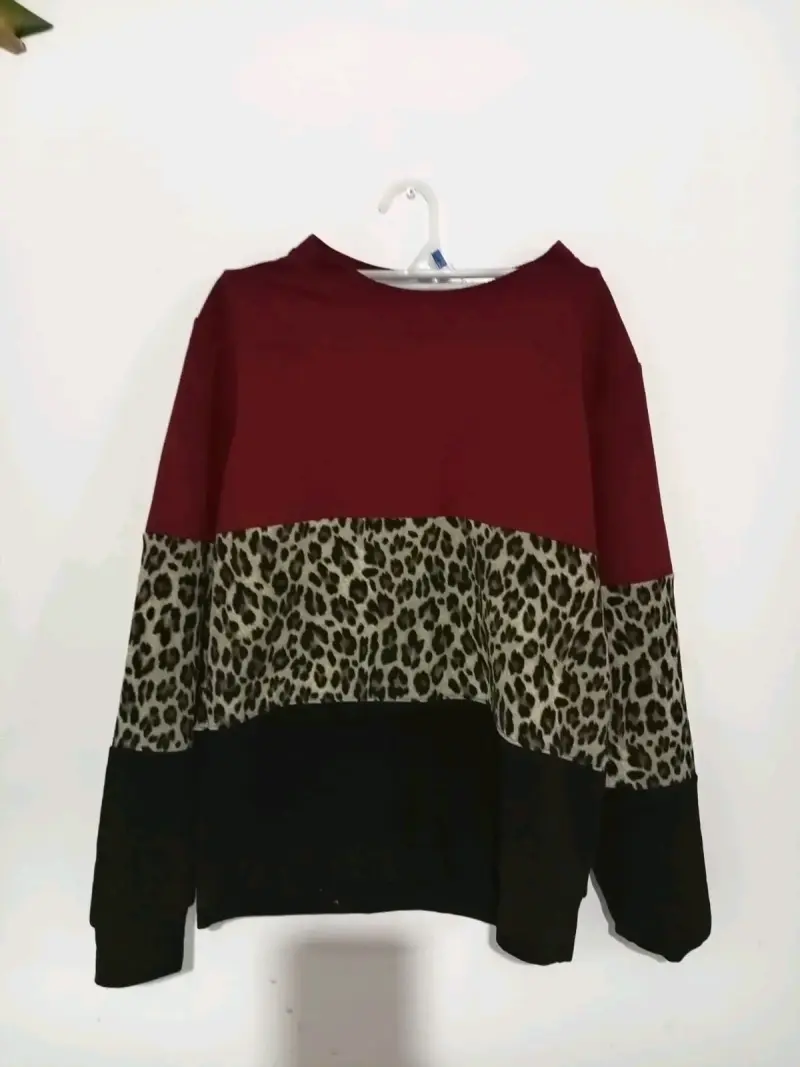 Polerón de mujer con estampado animal print