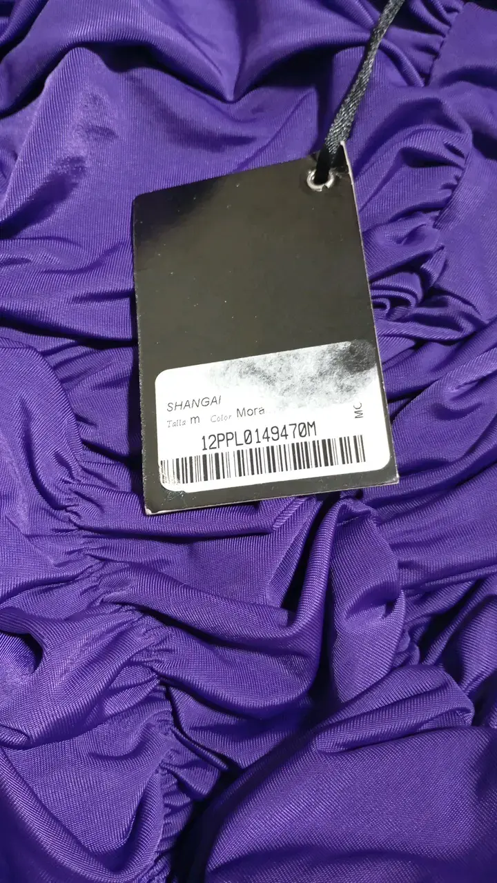 Vestido corto morado ajustado con fruncidos - 3