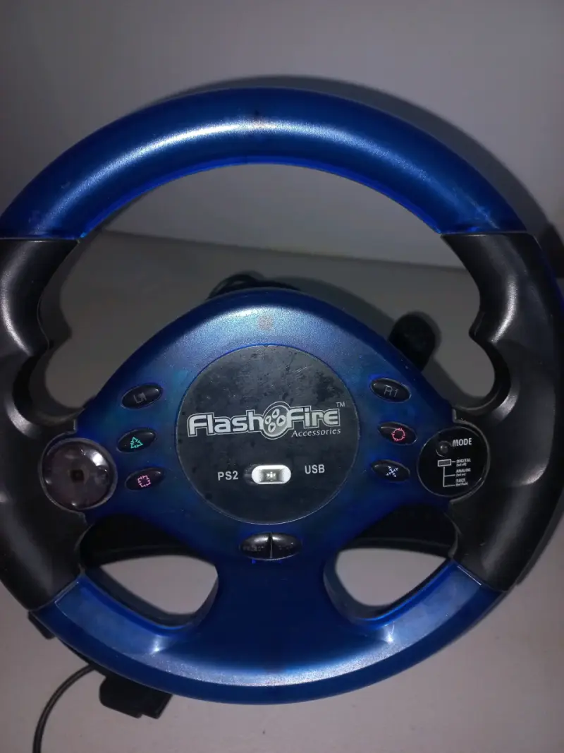 Volante y pedales para PC-PS2 - 1