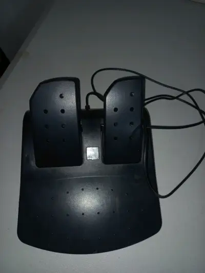 Volante y pedales para PC-PS2 - miniatura 2