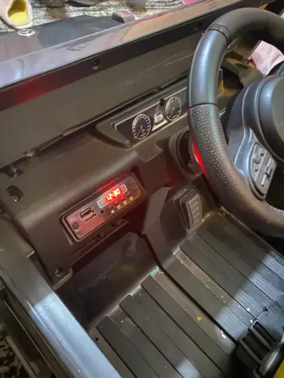 Auto eléctrico infantil Mercedes AMG con control remoto - miniatura 3