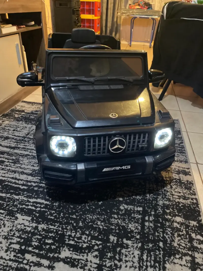 Auto eléctrico infantil Mercedes AMG con control remoto - 4