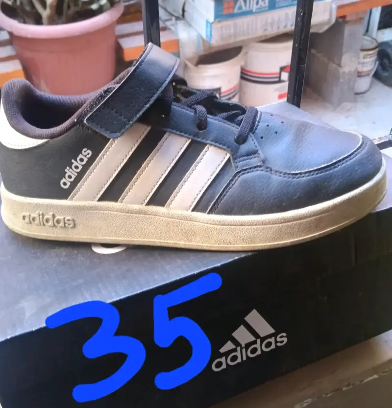 Zapatillas y zapatos de fútbol con su talla - 1