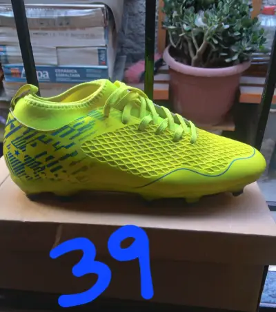 Zapatillas y zapatos de fútbol con su talla - miniatura 3