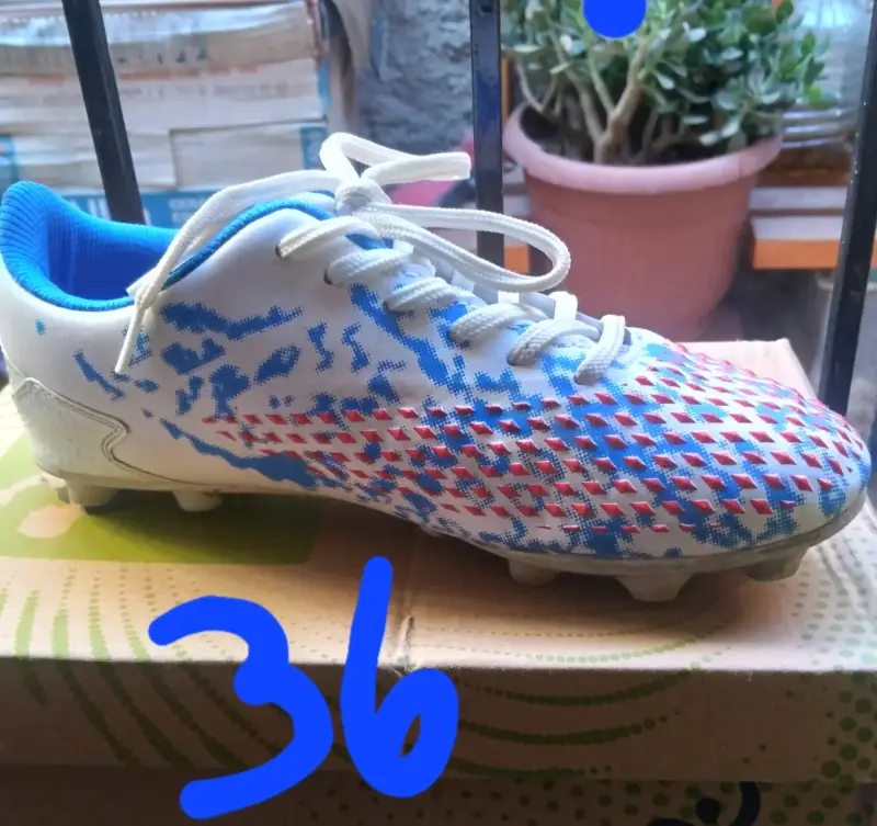 Zapatillas y zapatos de fútbol con su talla - 4