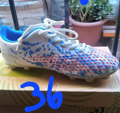 Zapatillas y zapatos de fútbol con su talla - miniatura 4